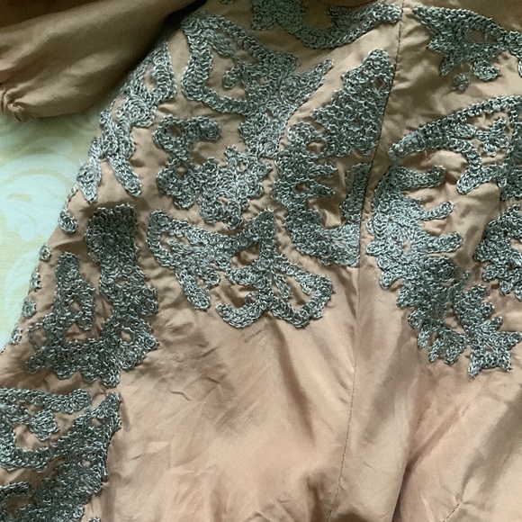 Silk embroidered blouse - Picture 4 of 4